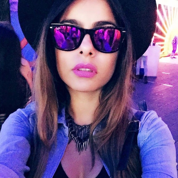 Meet your Posher, Ana - Picture 1 of 1